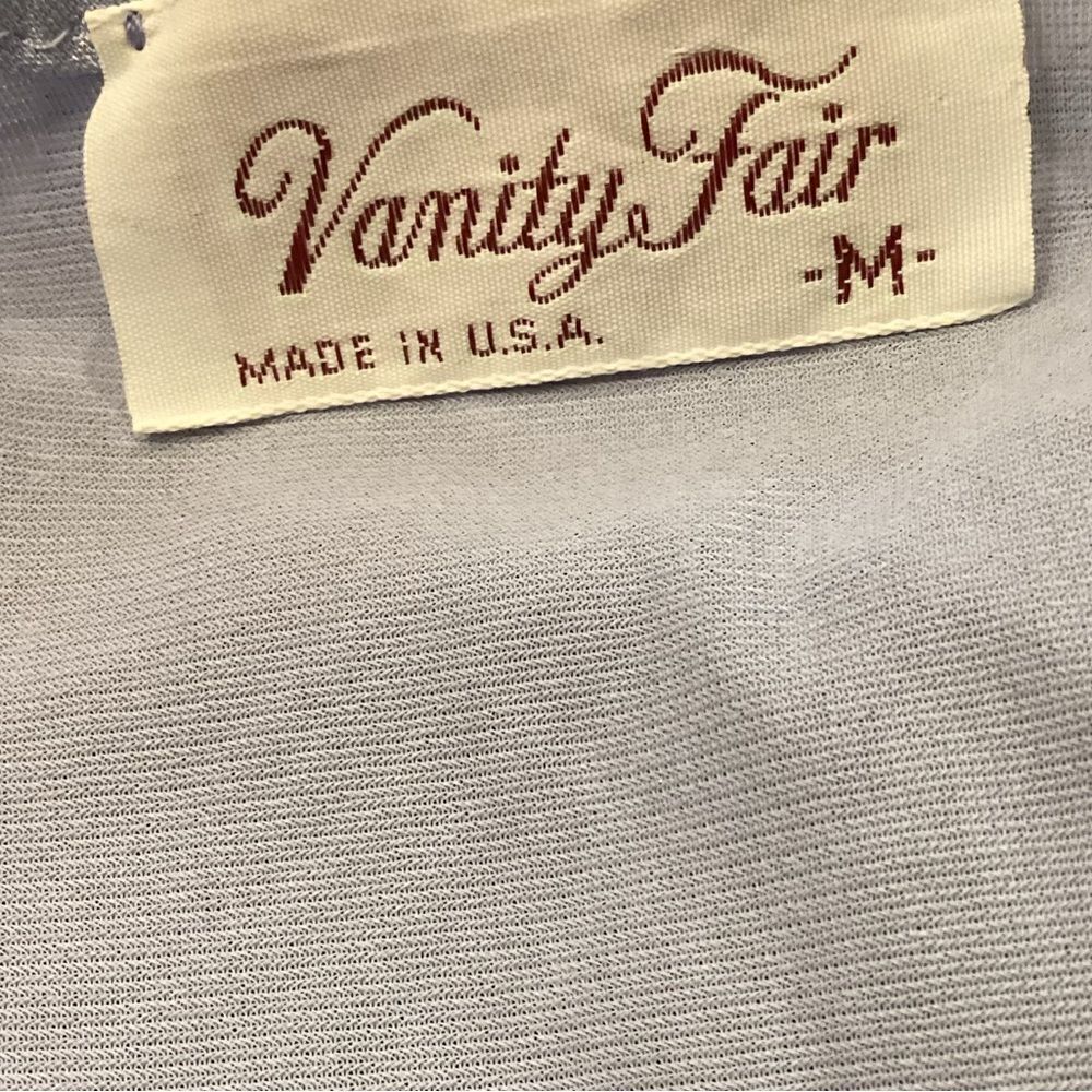 Vintage Vanity Fair Periwinkle Sleep gown USA Floral Detail Size Medium - Picture 9 of 11
